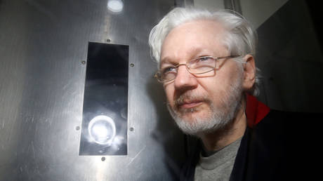 WikiLeaks' founder Julian Assange leaves Westminster Magistrates Court in London, Britain January 13, 2020.  Reuters / Henry Nicholls