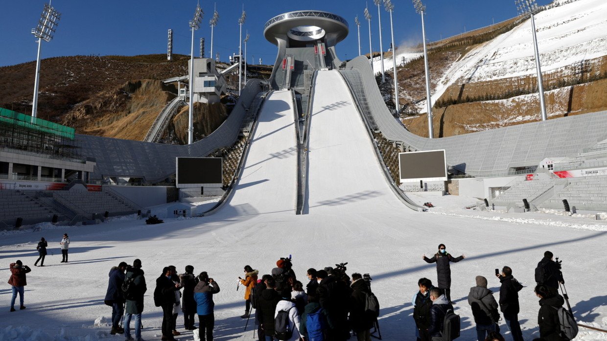 Fake snow means 'irresponsible' Olympics could be held 'on moon or Mars' —  RT Sport News