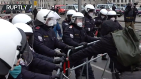 Anti-lockdown protesters clash with police in Vienna (VIDEO)