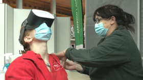 Health Minister promotes VR for the vaccine-anxious