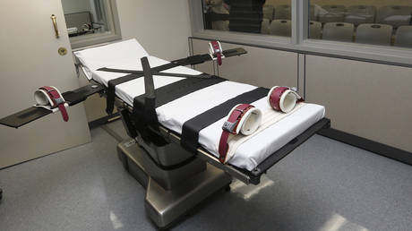 This Oct. 9, 2014 photo shows the gurney in the the execution chamber at the Oklahoma State Penitentiary in McAlester, Oklahoma