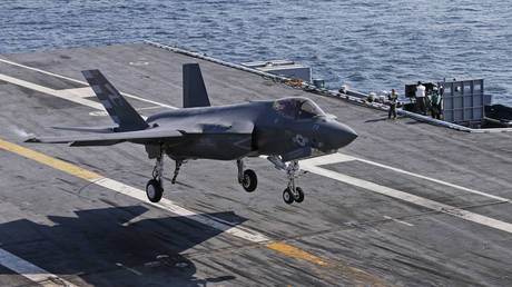 FILE PHOTO. An F-35C Lightning II test aircraft approaches for a landing aboard the nuclear powered aircraft carrier USS Dwight D. © AP Photo/Steve Helber