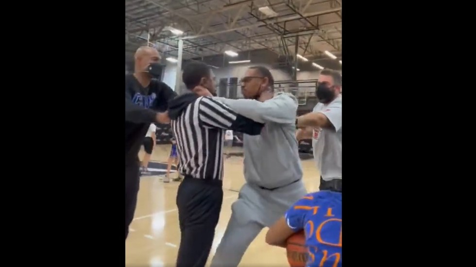 Youth basketball coach fired after throttling referee (VIDEO) — RT
