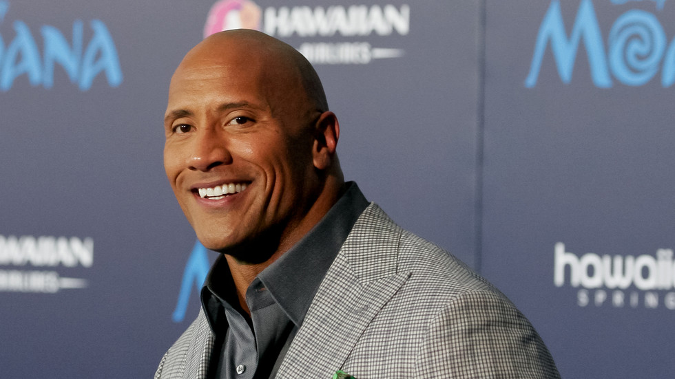 The Rock supports 'brother' Joe Rogan — RT Entertainment