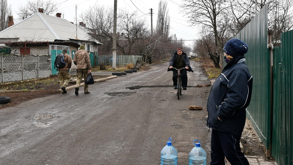 Breakaway Donetsk And Lugansk Republics Order Evacuation — RT Russia ...