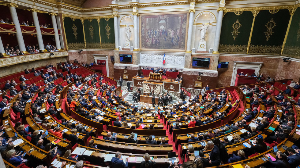 France extends abortion deadline — RT World News
