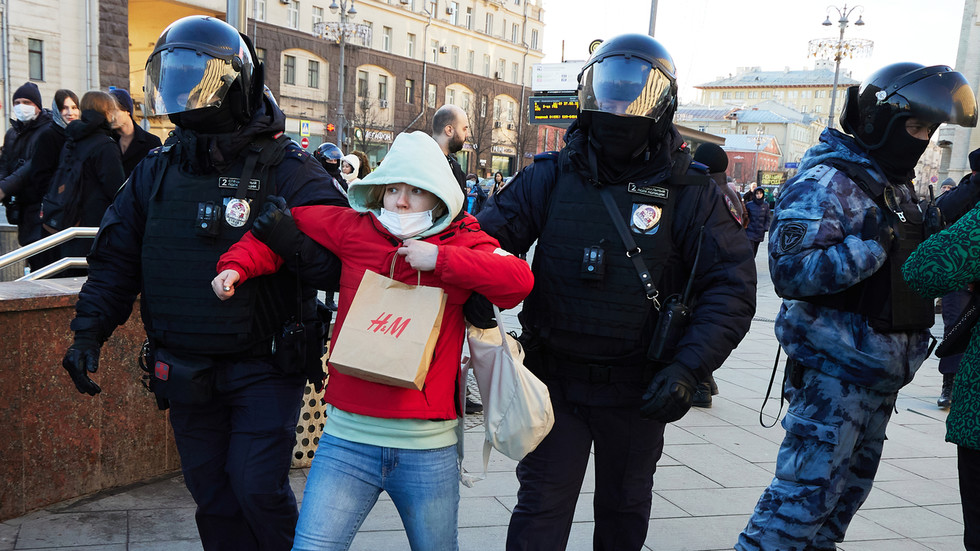 Hundreds Arrested Over Moscow Anti-war Protests — RT Russia & Former ...