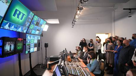 RT Editor-in-chief Margarita Simonyan in the RT DE hardware room. © Sputnik / Vladimir Astapkovich