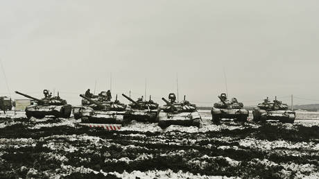 Russian tanks T-72B3 take part in drills at the Kadamovskiy firing range in the Rostov region in southern Russia, Jan. 12, 2022. © AP Photo