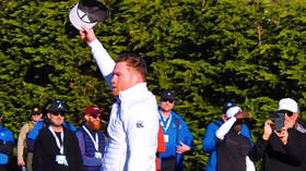 Boxing superstar Canelo comes within inches of million-dollar golf shot (VIDEO)