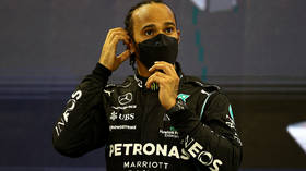 F1 ace Hamilton ends retirement rumors