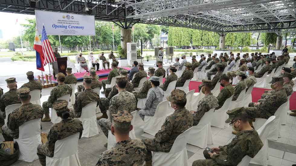 US and Philippines launch largest-ever joint military drills — RT World ...
