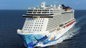 Cruise ship carrying thousands runs aground