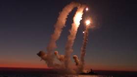 Russian warship fires Kalibr missiles (VIDEO)