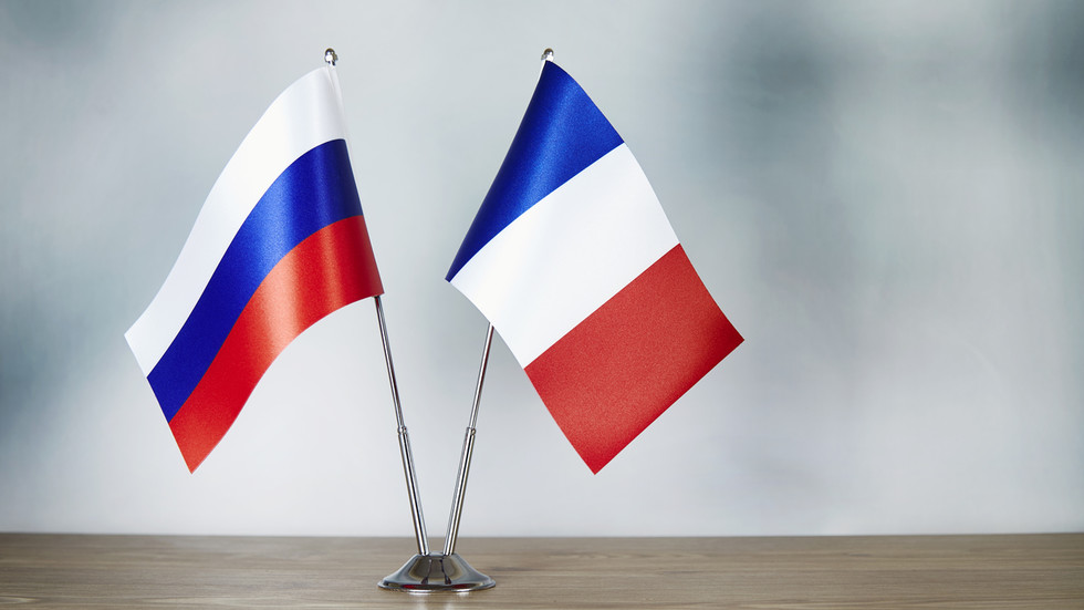 France Announces Mass Expulsion Of Russian Diplomats — RT World News