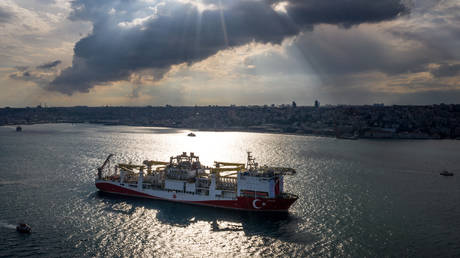 FILE PHOTO: Turkish drilling vessel 'Fatih' sails up the Bosphorus towards the Black Sea in Istanbul, Turkey. © Chris McGrath / Getty Images