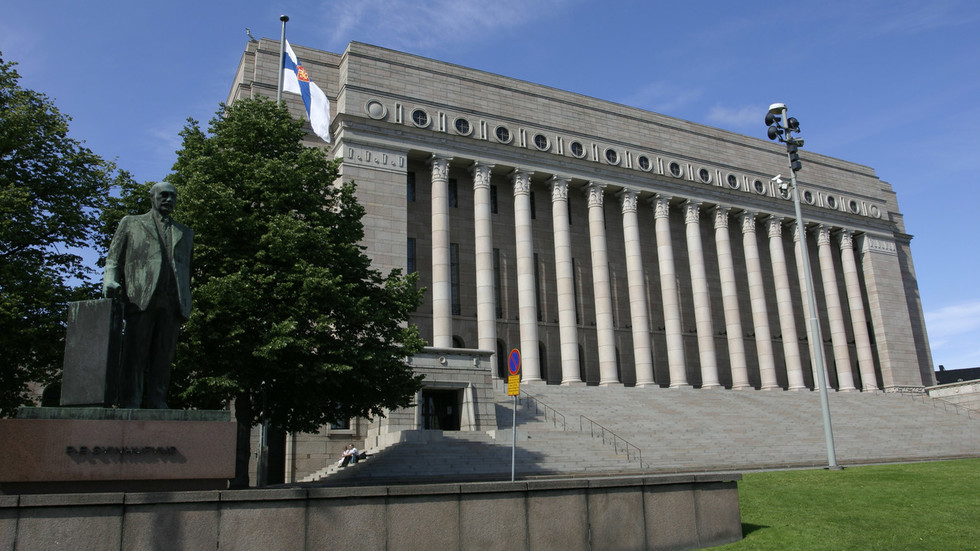 Finnish Parliament votes in favor of NATO membership — RT World News