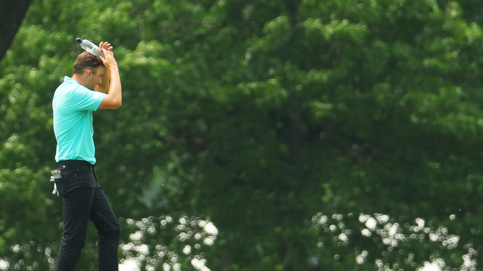 Golfer escapes serious injury after being hit on head by drive (VIDEO