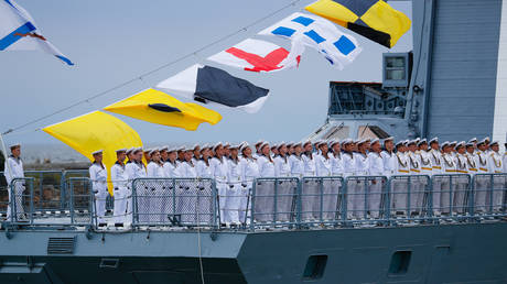 Sailors on the patrol ship 'Yaroslav the Wise' of the Baltic Fleet of the Russian Navy at the dress rehearsal of the parade in honor of the Navy Day in Kaliningrad. © Sputnik / Mikhail Golenkov
