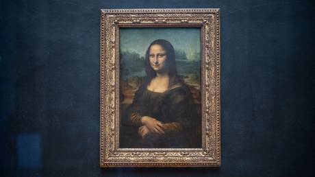 The Mona Lisa, painted by Leonardo da Vinci, displayed ar the Louvre Museum in Paris. © AFP / Martin Bureau