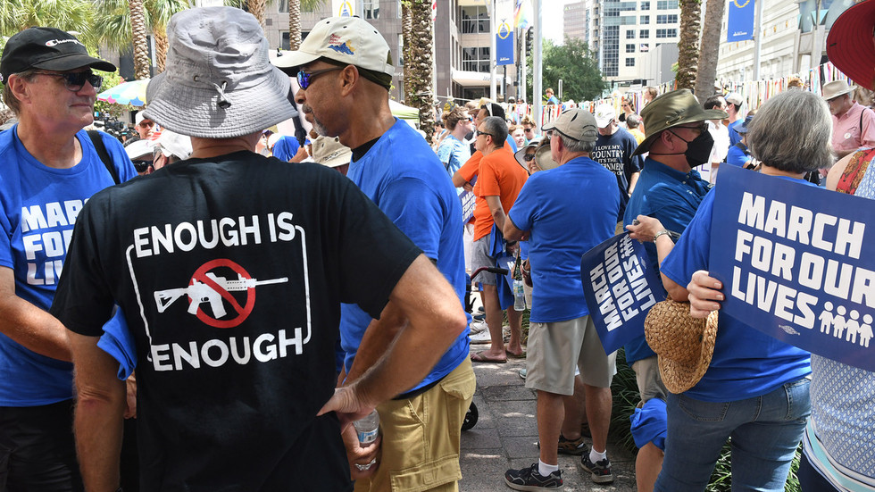 Chaos breaks out at gun control rally (VIDEOS) — RT World News