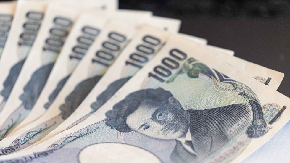 Japanese Yen Slides To Record Low — RT Business News