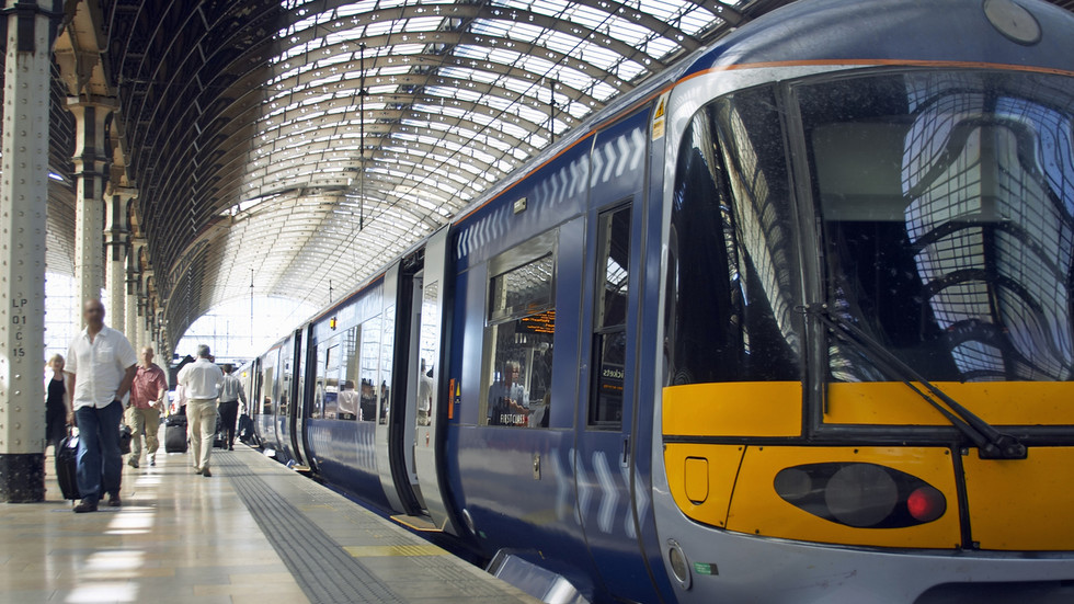 UK’s biggest rail strike in 30 years to go ahead — RT World News