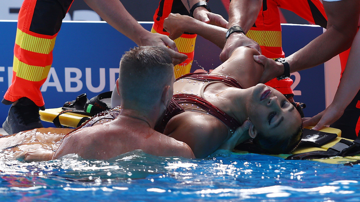 Anita Alvarez, U.S. artistic swimmer, OK after fainting in pool at world  championships - NBC Sports