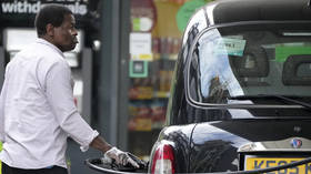 Government accuses petrol stations of ripping off consumers