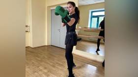 Russian Olympic figure skating champ teases boxing move (VIDEO)