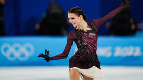 Russian Olympic champ rises above snub from skating federation