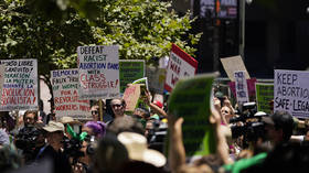 Protesters clash with police in Los Angeles