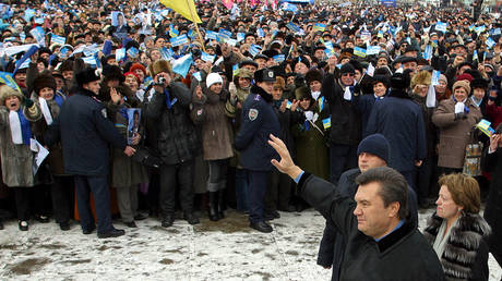 FILE PHOTO.Viktor Yanukovich,  former Prime Minister of Ukraine, greets his supporters in Severodonetsk, eastern Ukraine, 28 November, 2004.