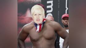 Brit boxer pays bizarre tribute to ousted PM Johnson (VIDEO)