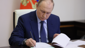 Putin signs media discrimination tit-for-tat law 
