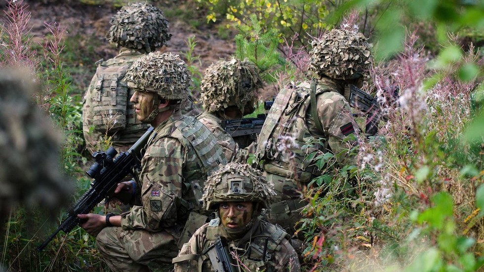 British soldiers to prepare for fighting Russia — RT World News