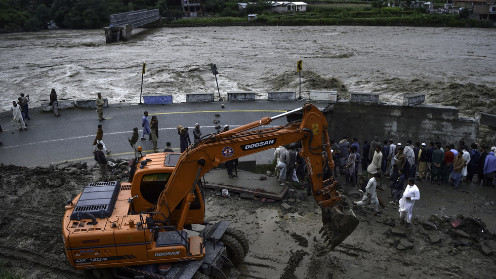 Pakistan flood death toll exceeds 1,000 – officials — RT World News