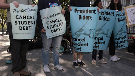 Students rally for debt cancellation © AFP / Anna Moneymaker