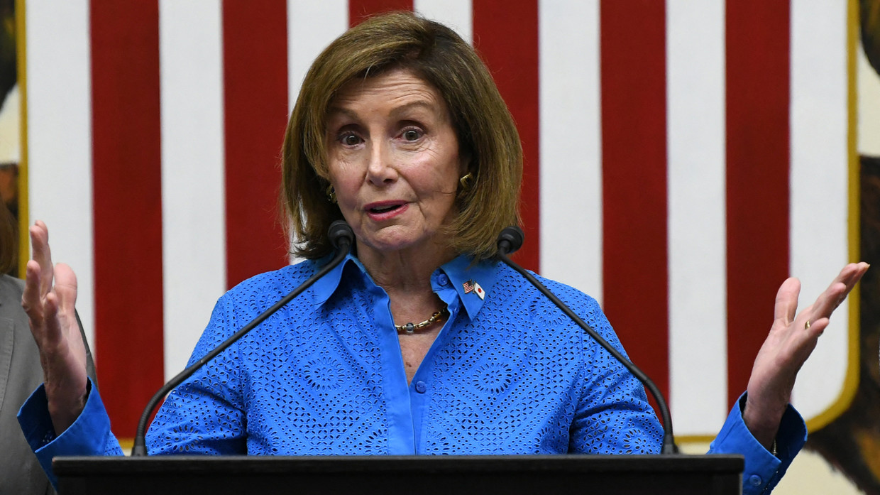 US House Speaker Nancy Pelosi attends a press conference at the US Embassy in Tokyo. ©  AFP / Richard A. Brooks