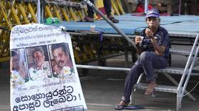 Líder derrocado de Sri Lanka busca permiso para viajar