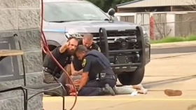 US cops suspended over brutal beating video