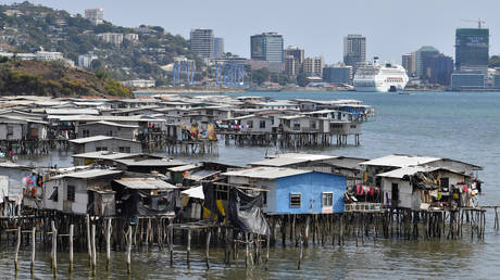 Makeshift huts in Papua New Guinea’s capital Port Moresby © AFP / Saeed Khan