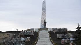 Putin salutes restoration of WWII monument in Donbass