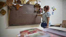 Ukraine threatens teachers with jail