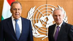 West destroying its own privileges –  Lavrov