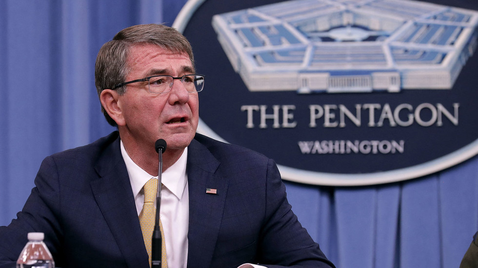 Former Pentagon chief dies