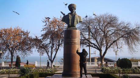 Monument to Suleiman Stalsky in Makhachkala.
