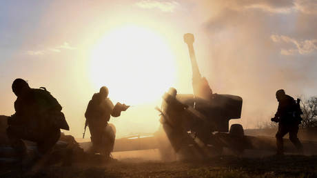 Russian gunners fire at AFU positions with Msta-B 152-mm howitzers in the Lugansk People’s Republic amid the Special Military Operation.