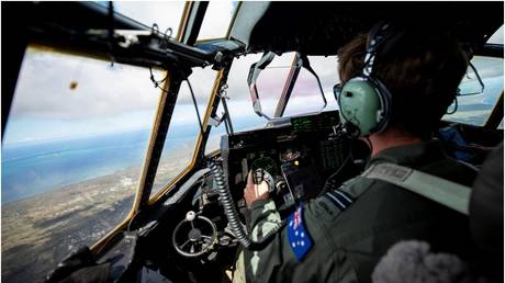 Australia probes reports of ex-pilots training Chinese military