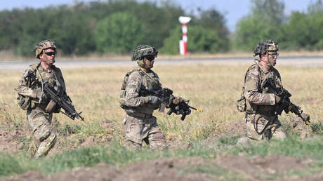 US Army personnel from 101st Airborne Division attend a demonstration drill at Mihail Kogalniceanu airbase on July 30, 2022.